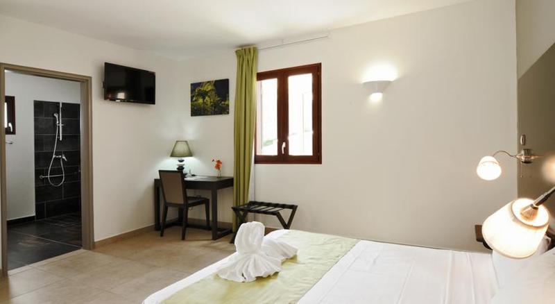 Tama Hotel Saint-Gilles-les Bains Esterno foto