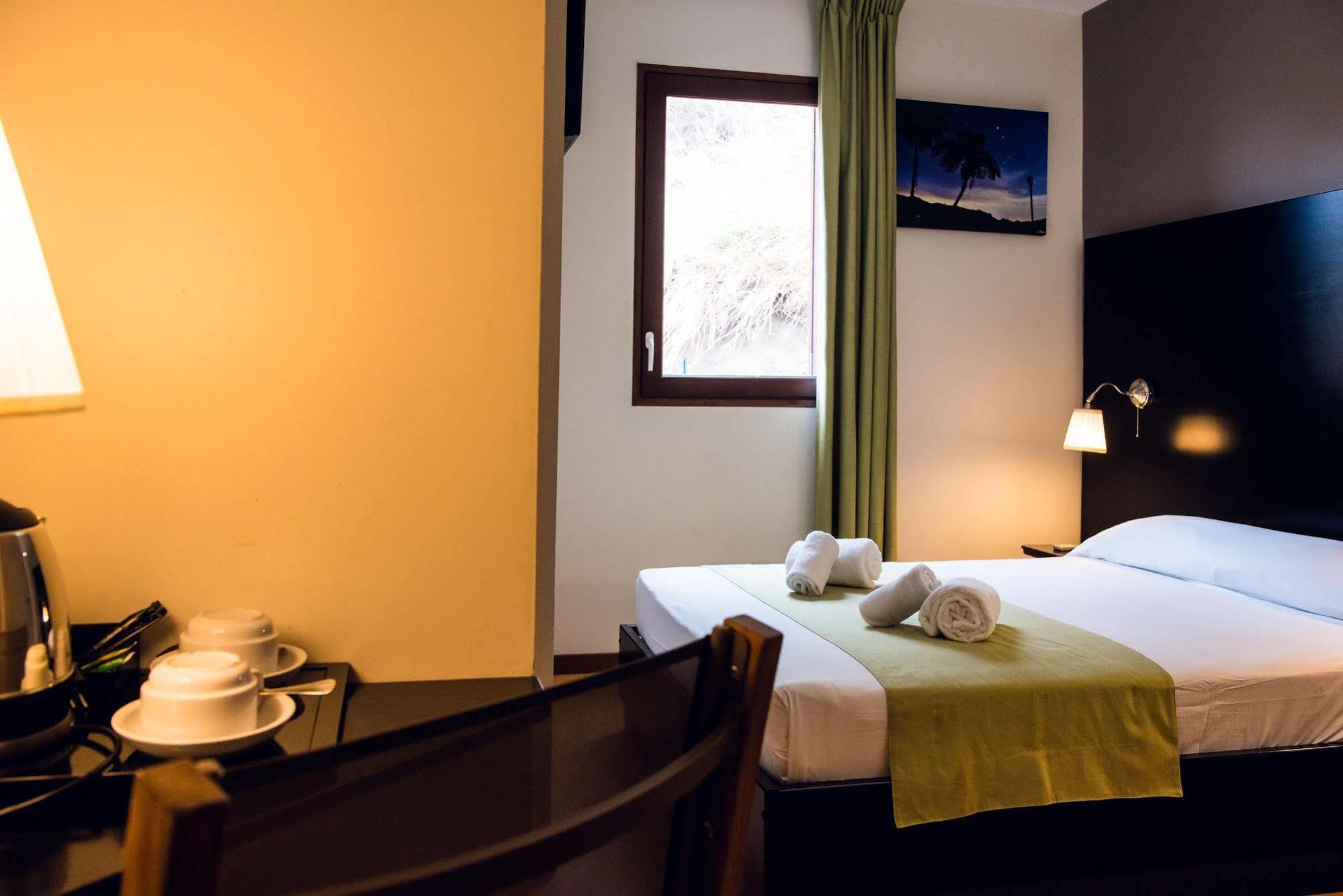 Tama Hotel Saint-Gilles-les Bains Esterno foto